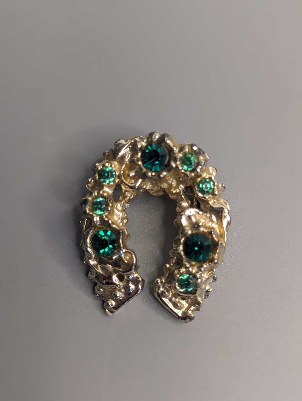 Vintage Gold Tone Horseshoe Brooch With Green Glass Gemstones Mid Century